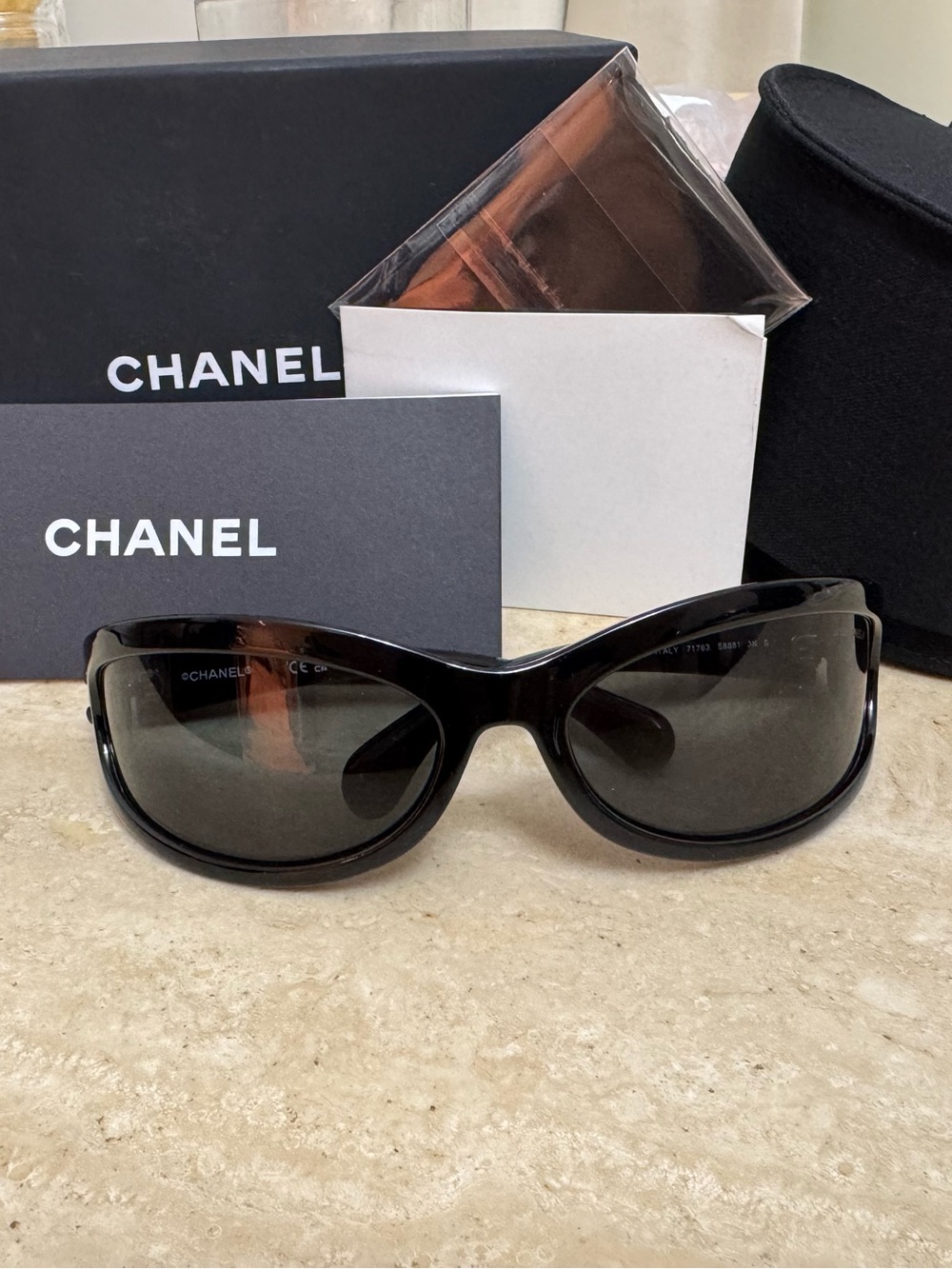 Chanel Shield Sunglasses 2025/2026 - Picture 6 of 10